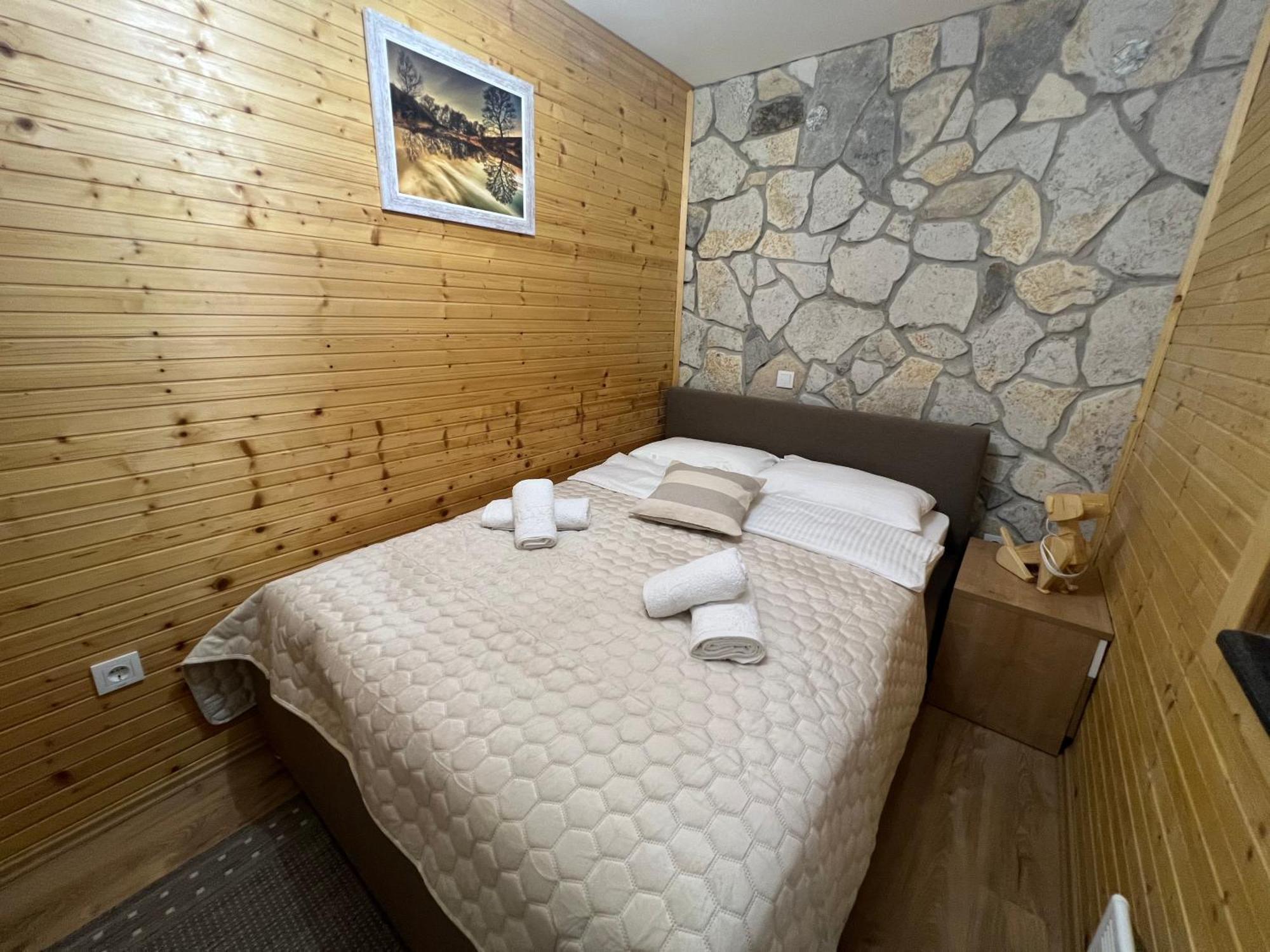 Zen Den Apartments Otocac Luaran gambar